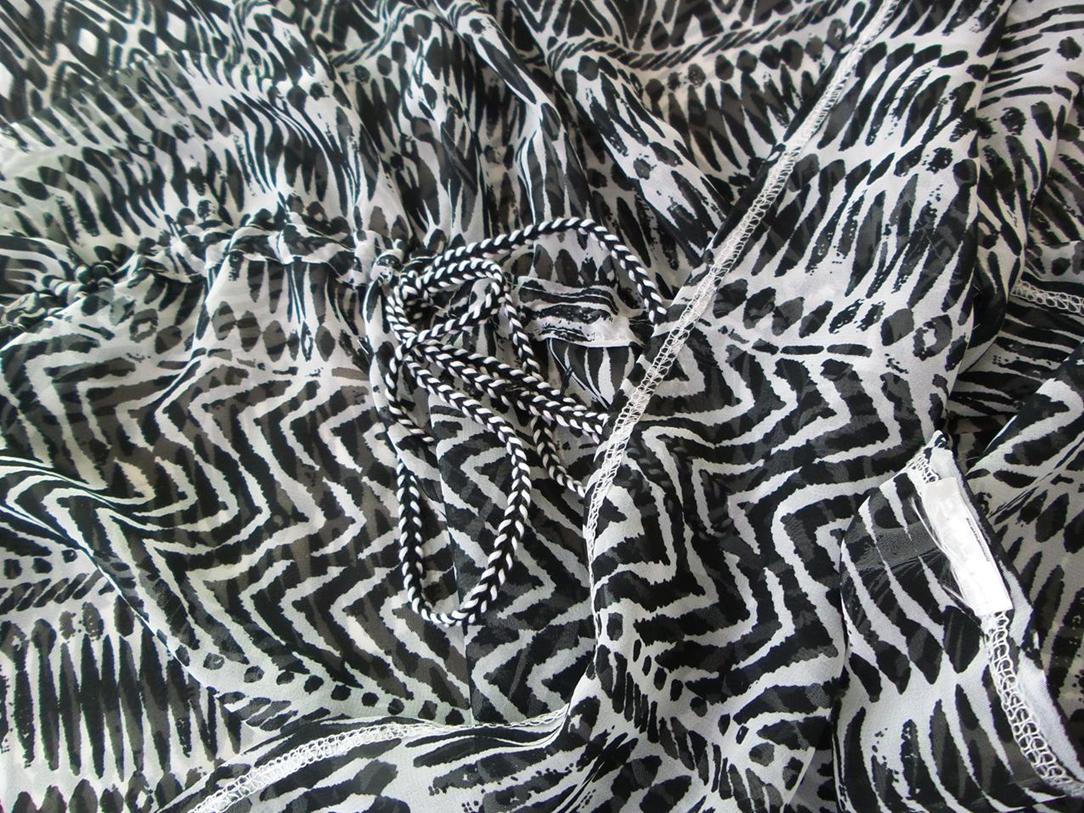 Mywear Rozmiar XXL Kolor Czarny Geometryczny Okrągły dekolt Tunika Bluzka Krótki rękaw Mywear Rozmiar XXL Kolor Czarny Geometryczny Okrągły dekolt Tunika Bluzka Krótki rękaw
