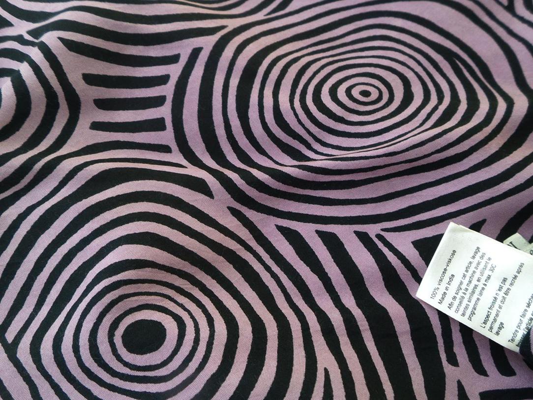 The Masai Rozmiar M Kolor Różowy Geometryczny Kołnierz Tunika Bluzka Długi rękaw Materiał Wiskoza 100% The Masai Rozmiar M Kolor Różowy Geometryczny Kołnierz Tunika Bluzka Długi rękaw Materiał Wiskoza 100%