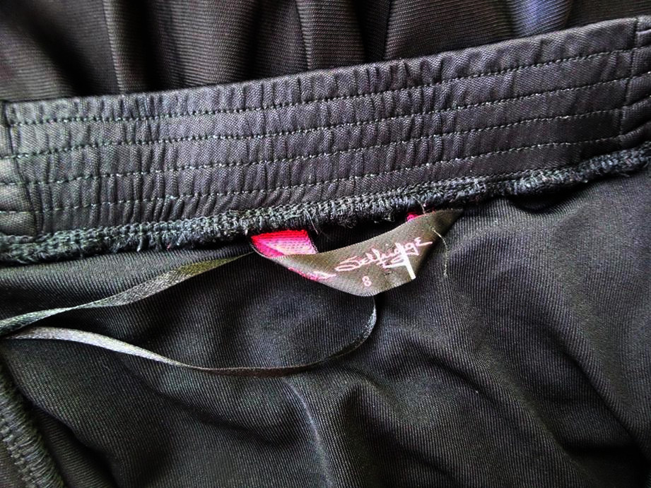 Miss selfridge Rozmiar 8 (36) Kolor Czarny Dekolt Serce Sukienka Mini Bezrękawnik Krótka Materiał Wiskoza 100%