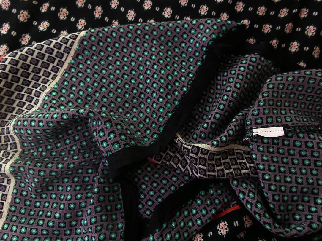 Vintage Rozmiar S Kolor Czarny Okrągły dekolt Sukienka Letnia Bezrękawnik Do Kolan Vintage Rozmiar S Kolor Czarny Okrągły dekolt Sukienka Letnia Bezrękawnik Do Kolan