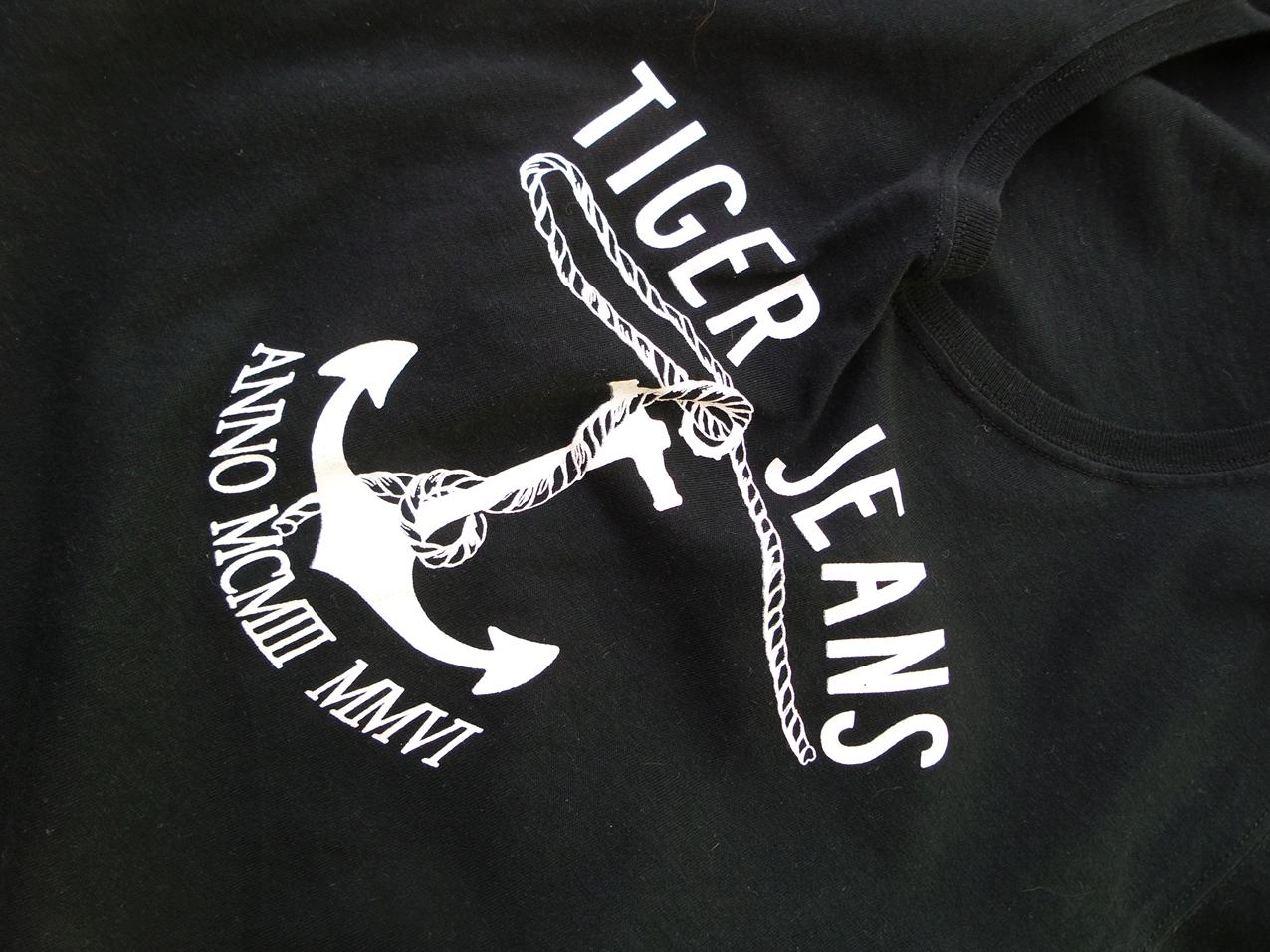 20180616_100324.jpg Tiger of Sweden Rozmiar S Kolor Czarny Okrągły dekolt T-Shirt Krótki rękaw Materiał Bawełna 100%