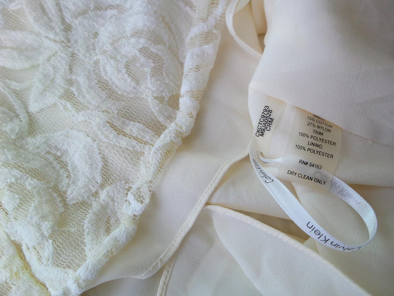 20180619_094044.jpg CALVIN KLEIN Rozmiar M Kolor Kremowy Okrągły dekolt Bluzka Bezrękawnik Materiał Bawełna