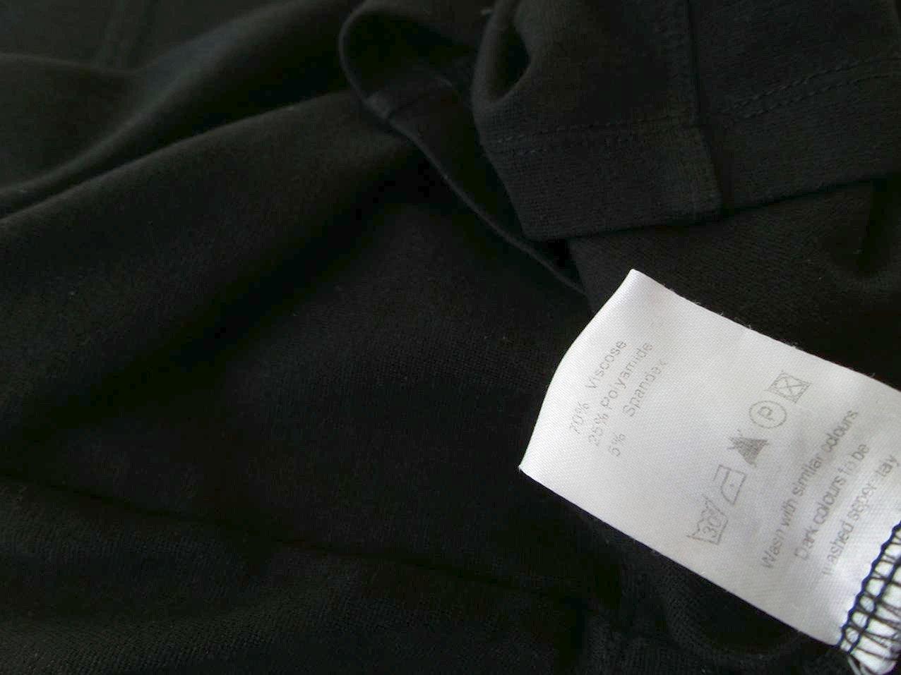 Rozmiar L Kolor Czarny Dekolt U Sukienka Mini Długi rękaw Krótka Materiał Wiskoza Rozmiar L Kolor Czarny Dekolt U Sukienka Mini Długi rękaw Krótka Materiał Wiskoza