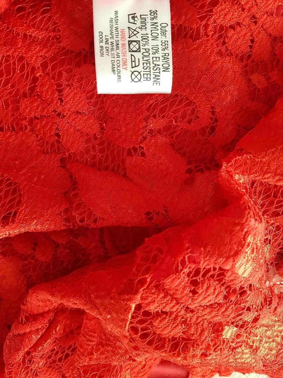 Lili Rozmiar 8 (36) Kolor Czerwony Halter Sukienka Bodycon Bezrękawnik Do Kolan Materiał Rayon Lili Rozmiar 8 (36) Kolor Czerwony Halter Sukienka Bodycon Bezrękawnik Do Kolan Materiał Rayon