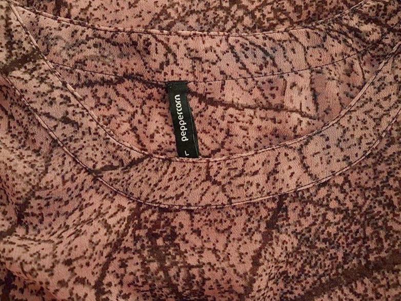 Peppercorn Rozmiar L Kolor Różowy Roślinny Liście Okrągły dekolt Tunika Bluzka Rękaw 3/4 Peppercorn Rozmiar L Kolor Różowy Roślinny Liście Okrągły dekolt Tunika Bluzka Rękaw 3/4