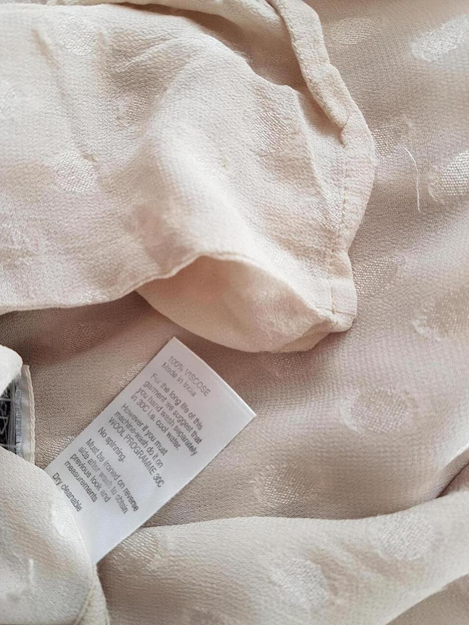 The Masai Rozmiar S Kolor Beżowy Grochy W serek Tunika Bluzka Rękaw 3/4 Materiał Wiskoza 100% The Masai Rozmiar S Kolor Beżowy Grochy W serek Tunika Bluzka Rękaw 3/4 Materiał Wiskoza 100%