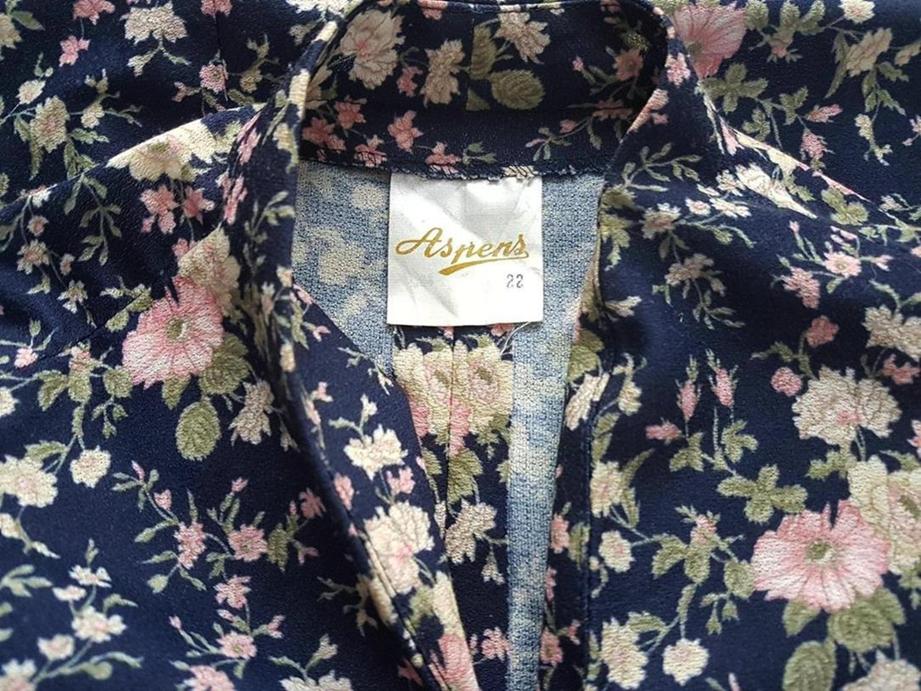 Aspens Rozmiar 22 (50) Kolor Granatowy Kwadratowy dekolt Sukienka Maxi Rękaw 3/4 Długa Aspens Rozmiar 22 (50) Kolor Granatowy Kwadratowy dekolt Sukienka Maxi Rękaw 3/4 Długa