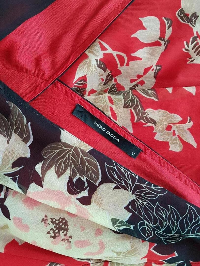 Vero moda Rozmiar M Kolor Czerwony W serek Sukienka Letnia Bezrękawnik Midi