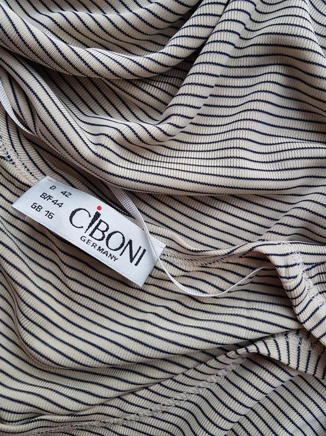 Ciboni Germany Rozmiar 42 Kolor Beżowy Okrągły dekolt T-Shirt Krótki rękaw