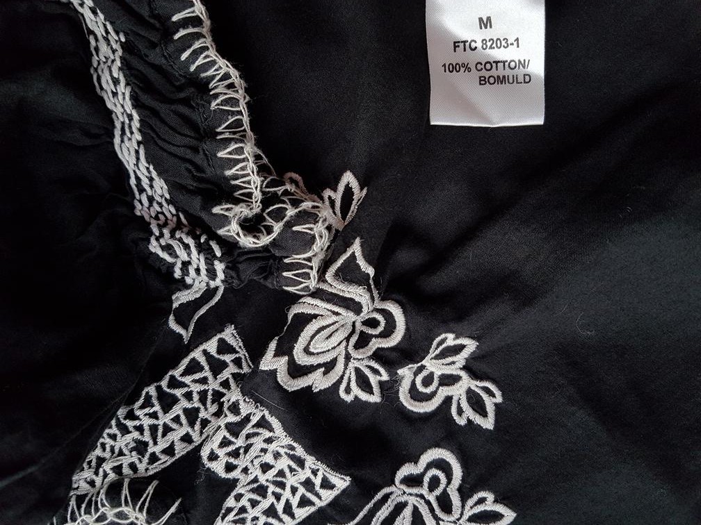 Culture Rozmiar M Kolor Czarny Split Crew Neck Sukienka A-Line Krótki rękaw Do Kolan Materiał Bawełna 100% Culture Rozmiar M Kolor Czarny Split Crew Neck Sukienka A-Line Krótki rękaw Do Kolan Materiał Bawełna 100%