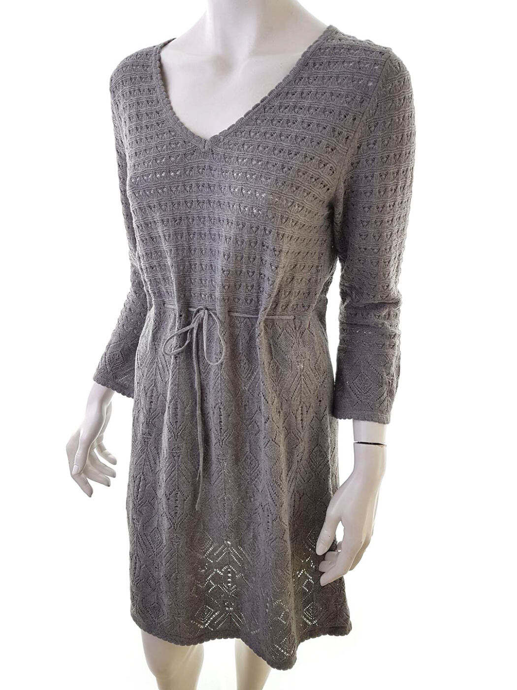 Rosebud Rozmiar M Kolor Szary Okrągły dekolt Sukienka Sheath Rękaw 3/4 Do Kolan Materiał Bawełna 100% Rosebud Rozmiar M Kolor Szary Okrągły dekolt Sukienka Sheath Rękaw 3/4 Do Kolan Materiał Bawełna 100%