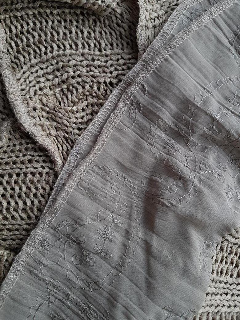 Vintage Rozmiar M Kolor Beżowy Drapowany dekolt Sukienka Sweterkowa Rękaw 3/4 Do Kolan Vintage Rozmiar M Kolor Beżowy Drapowany dekolt Sukienka Sweterkowa Rękaw 3/4 Do Kolan