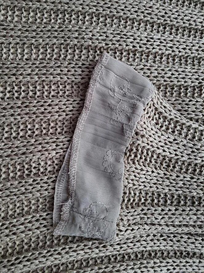Vintage Rozmiar M Kolor Beżowy Drapowany dekolt Sukienka Sweterkowa Rękaw 3/4 Do Kolan Vintage Rozmiar M Kolor Beżowy Drapowany dekolt Sukienka Sweterkowa Rękaw 3/4 Do Kolan