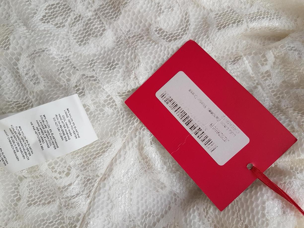 Boohoo Rozmiar 40 Kolor Kremowy Odkryte Ramiona Suknia Balowa Sukienka Wieczorowa Bezrękawnik Krótka Boohoo Rozmiar 40 Kolor Kremowy Odkryte Ramiona Suknia Balowa Sukienka Wieczorowa Bezrękawnik Krótka