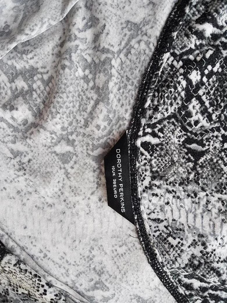 Dorothy perkins Rozmiar 38 Kolor Szary Drapowany dekolt Sukienka Bodycon Krótki rękaw Krótka Materiał Wiskoza Dorothy perkins Rozmiar 38 Kolor Szary Drapowany dekolt Sukienka Bodycon Krótki rękaw Krótka Materiał Wiskoza