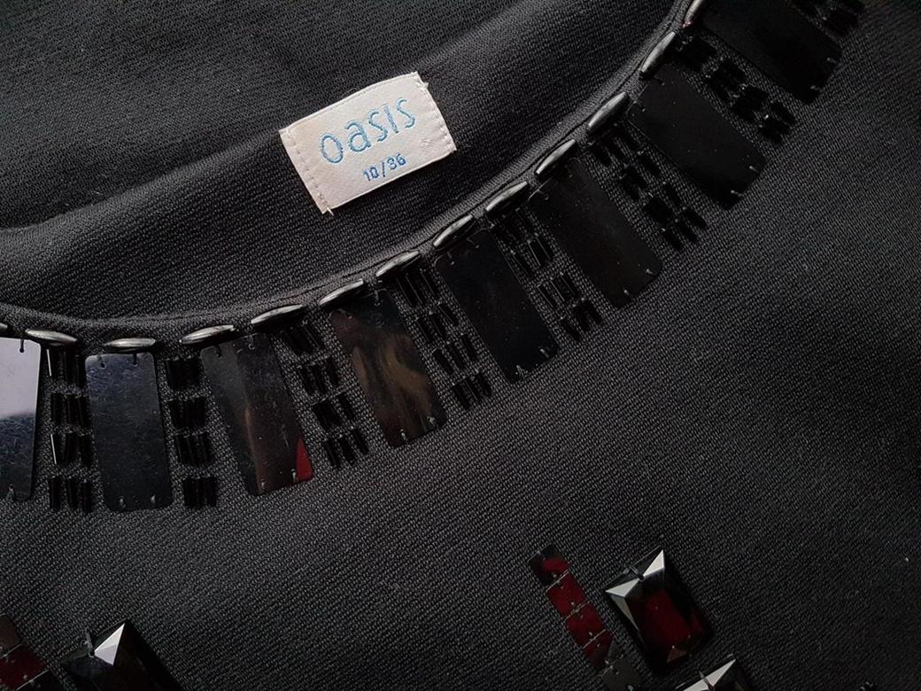 Oasis Rozmiar 10/36 Kolor Czarny Okrągły dekolt Sukienka Sweterkowa Bezrękawnik Do Kolan Oasis Rozmiar 10/36 Kolor Czarny Okrągły dekolt Sukienka Sweterkowa Bezrękawnik Do Kolan