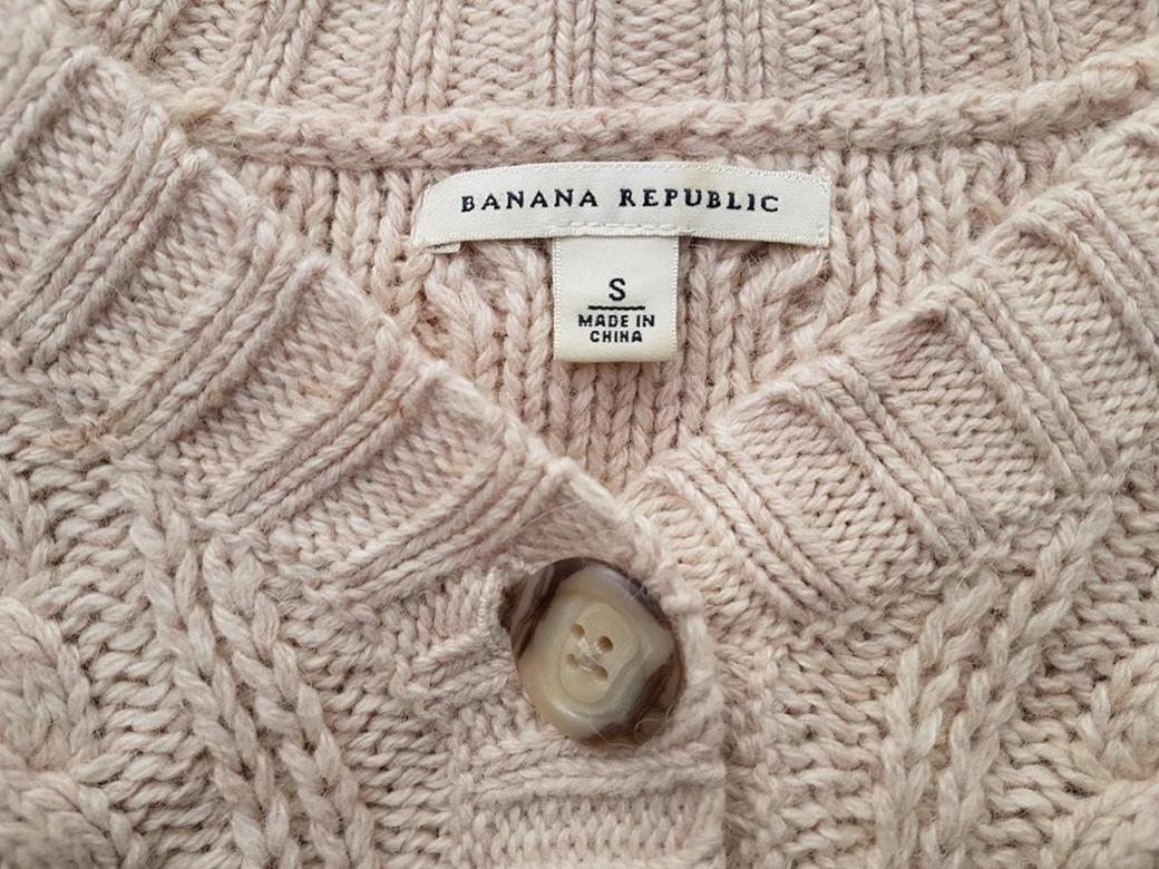 20181126_133900.jpg Banana Republic Rozmiar S Kolor Beżowy W serek Kardigan Zapinany Krótki rękaw Materiał Bawełna Dzianina kablowa