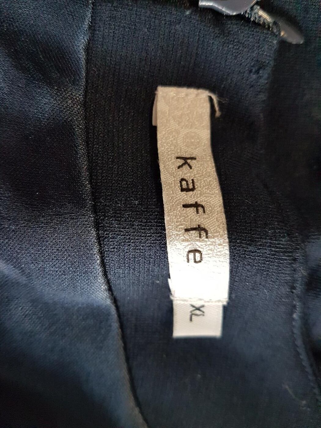 Kaffe Rozmiar XL Kolor Granatowy W serek Sukienka Prostokątna Bezrękawnik Midi Kaffe Rozmiar XL Kolor Granatowy W serek Sukienka Prostokątna Bezrękawnik Midi