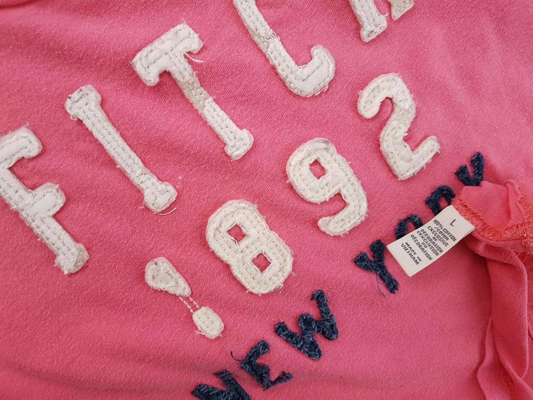 20181222_145131.jpg ABERCROMBIE & FITCH Rozmiar L Kolor Różowy Okrągły dekolt T-Shirt Krótki rękaw Materiał Bawełna 100%