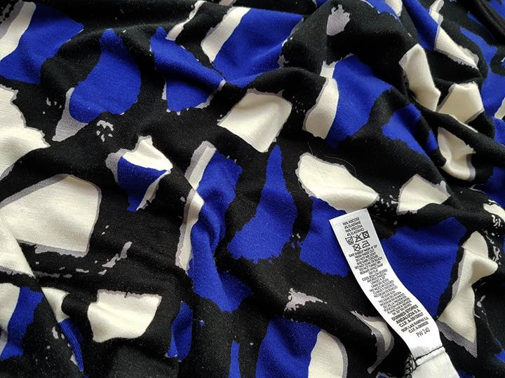 Dunnes Rozmiar 38 Kolor Granatowy W serek Sukienka Sheath Rękaw 3/4 Do Kolan Materiał Wiskoza Dunnes Rozmiar 38 Kolor Granatowy W serek Sukienka Sheath Rękaw 3/4 Do Kolan Materiał Wiskoza