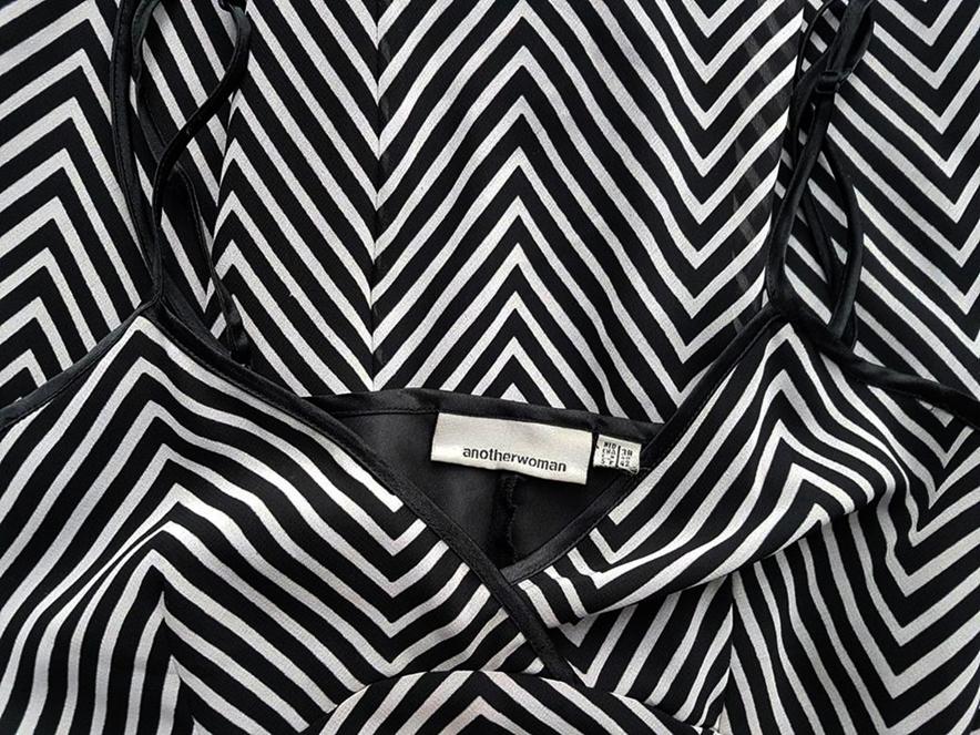 Another Women Rozmiar 38 Kolor Czarny Odkryte Ramiona Sukienka Slip Bezrękawnik Midi Another Women Rozmiar 38 Kolor Czarny Odkryte Ramiona Sukienka Slip Bezrękawnik Midi