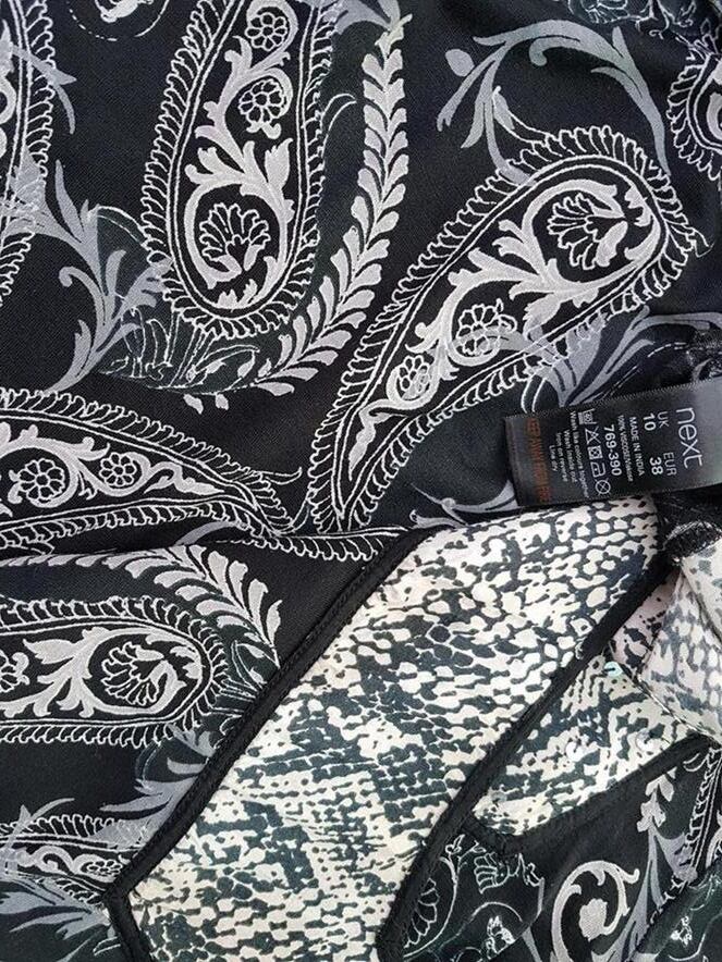 Next Rozmiar 10 (38) Kolor Czarny Kwadratowy dekolt Sukienka Mini Rękaw 3/4 Krótka Materiał Wiskoza 100% Next Rozmiar 10 (38) Kolor Czarny Kwadratowy dekolt Sukienka Mini Rękaw 3/4 Krótka Materiał Wiskoza 100%