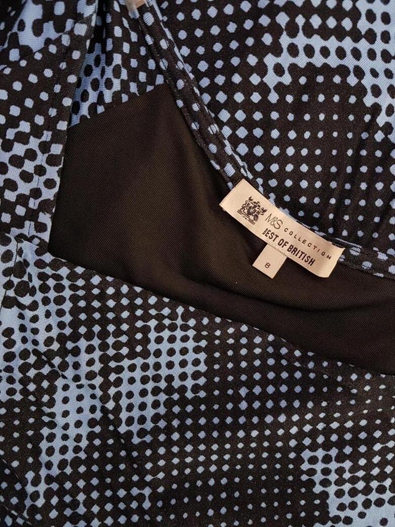Rozmiar 8 (36) Kolor Niebieski W serek Sukienka Bodycon Krótki rękaw Midi Materiał Modal Rozmiar 8 (36) Kolor Niebieski W serek Sukienka Bodycon Krótki rękaw Midi Materiał Modal