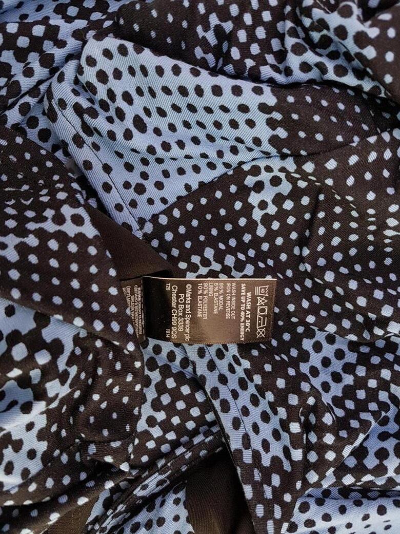 Rozmiar 8 (36) Kolor Niebieski W serek Sukienka Bodycon Krótki rękaw Midi Materiał Modal Rozmiar 8 (36) Kolor Niebieski W serek Sukienka Bodycon Krótki rękaw Midi Materiał Modal