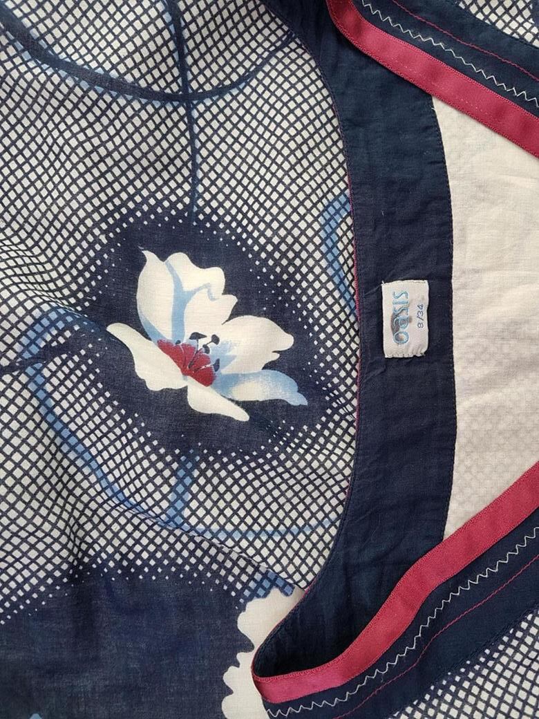 Oasis Rozmiar 8/34 Kolor Granatowy W serek Sukienka Sheath Krótki rękaw Do Kolan Materiał Bawełna 100%