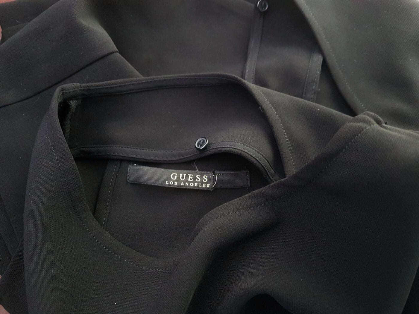Guess Rozmiar S Kolor Czarny W serek Sukienka Mini Bezrękawnik Krótka Guess Rozmiar S Kolor Czarny W serek Sukienka Mini Bezrękawnik Krótka