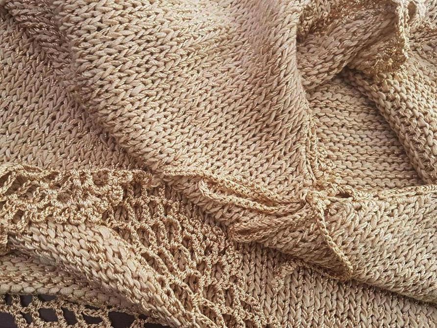 Knitted By Hand Rozmiar M Kolor Beżowy Dekolt Serce Bluzka Bezrękawnik