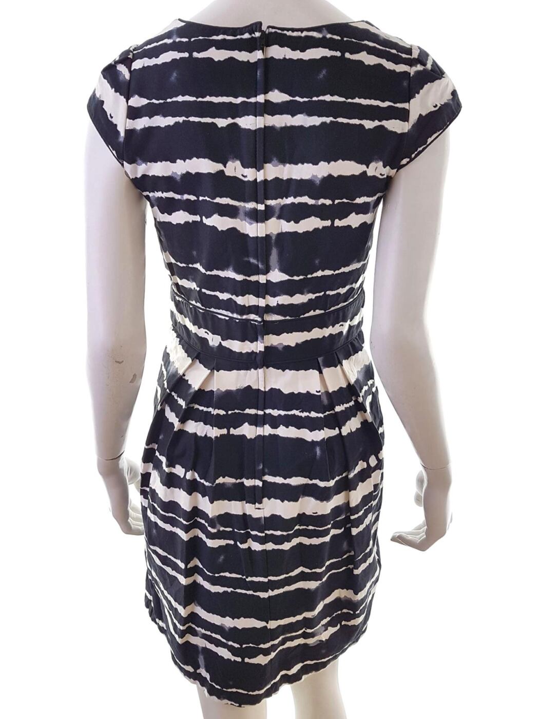 Dorothy perkins Rozmiar 38 Kolor Czarny Dekolt U Sukienka Sheath Krótki rękaw Do Kolan Materiał Bawełna Dorothy perkins Rozmiar 38 Kolor Czarny Dekolt U Sukienka Sheath Krótki rękaw Do Kolan Materiał Bawełna