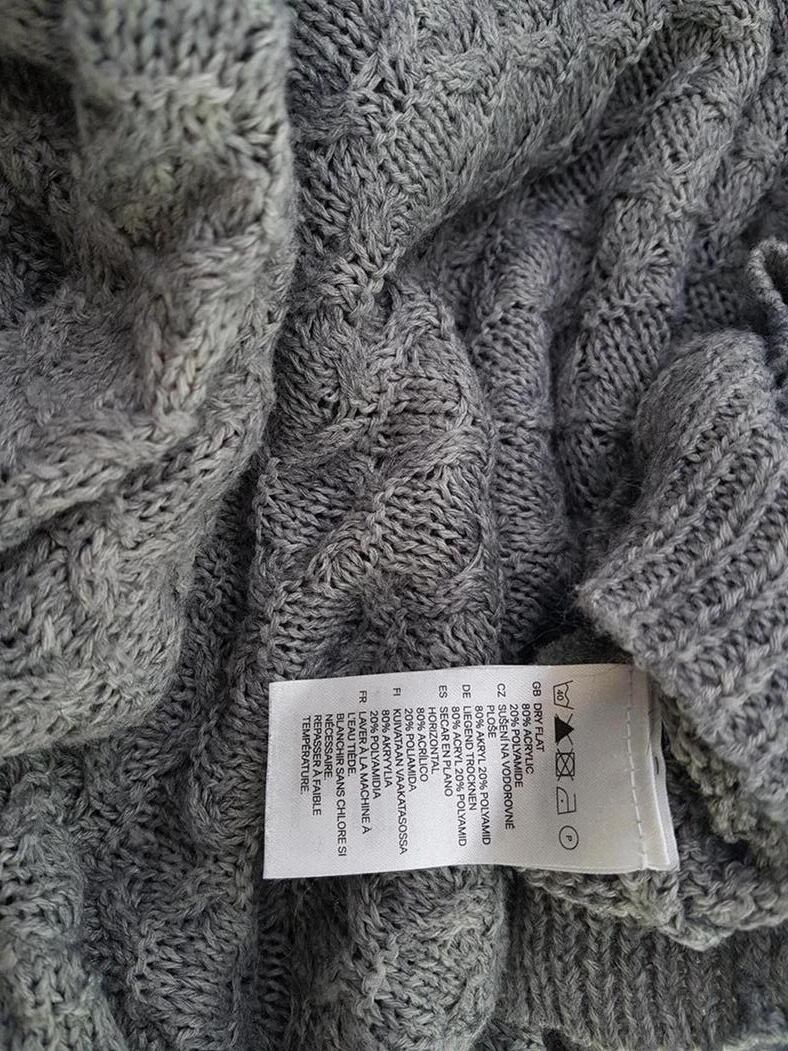 Rozmiar XS Kolor Szary Drapowany dekolt Sukienka Sweterkowa Długi rękaw Krótka Materiał Akryl