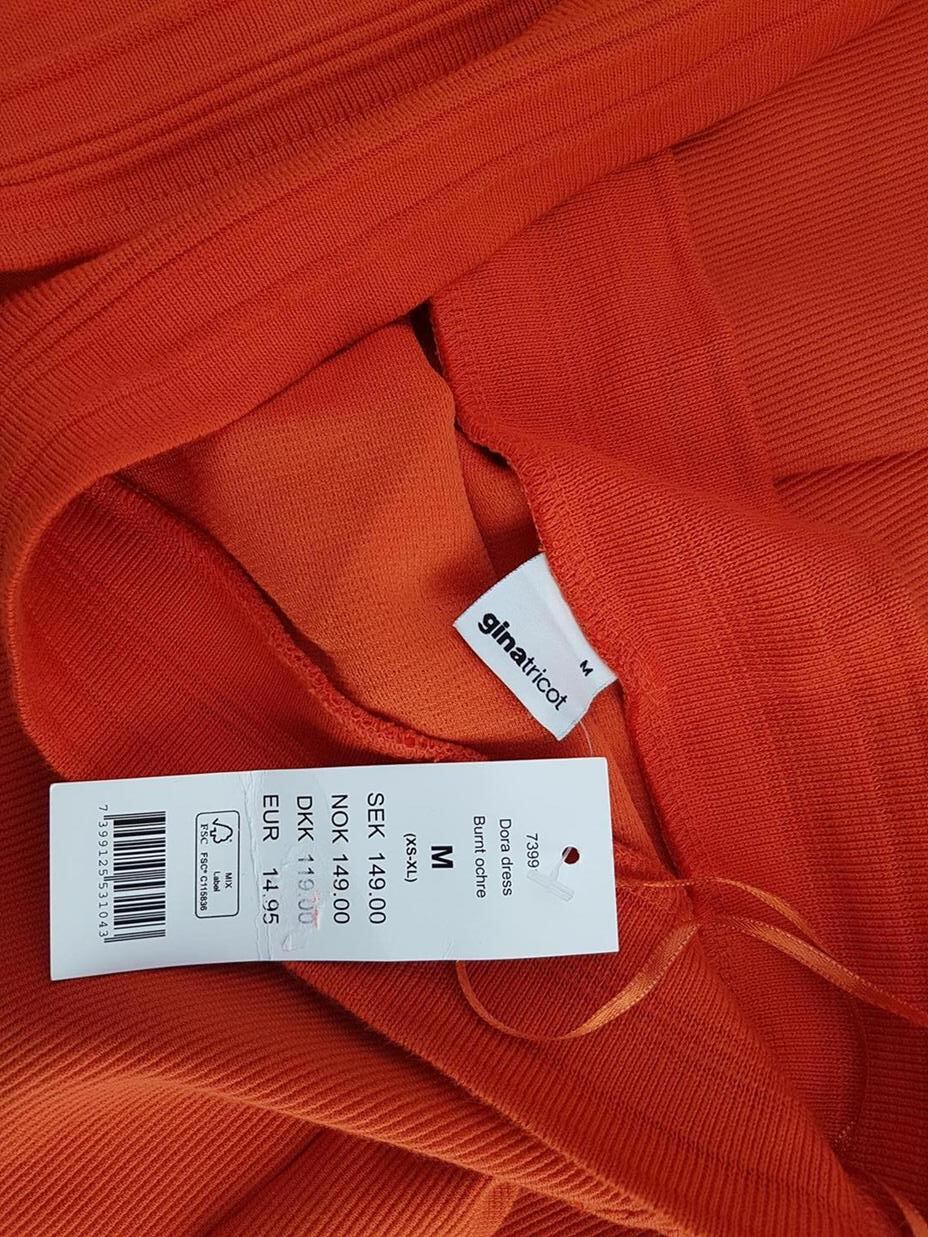 Gina Tricot Rozmiar M Kolor Pomarańczowy Halter Sukienka Bodycon Bezrękawnik Do Kolan Materiał Bawełna Gina Tricot Rozmiar M Kolor Pomarańczowy Halter Sukienka Bodycon Bezrękawnik Do Kolan Materiał Bawełna