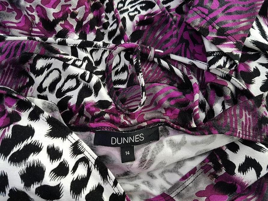 Dunnes Rozmiar 14 (42) Kolor Fuksja W serek Sukienka Mini Rękaw 3/4 Krótka Materiał Wiskoza Dunnes Rozmiar 14 (42) Kolor Fuksja W serek Sukienka Mini Rękaw 3/4 Krótka Materiał Wiskoza