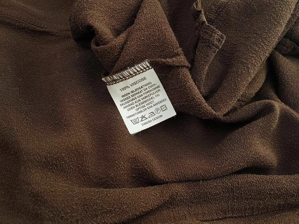 Uno Rozmiar one size Kolor Brązowy Okrągły dekolt Sukienka Prostokątna Bezrękawnik Midi Materiał Wiskoza 100% Uno Rozmiar one size Kolor Brązowy Okrągły dekolt Sukienka Prostokątna Bezrękawnik Midi Materiał Wiskoza 100%