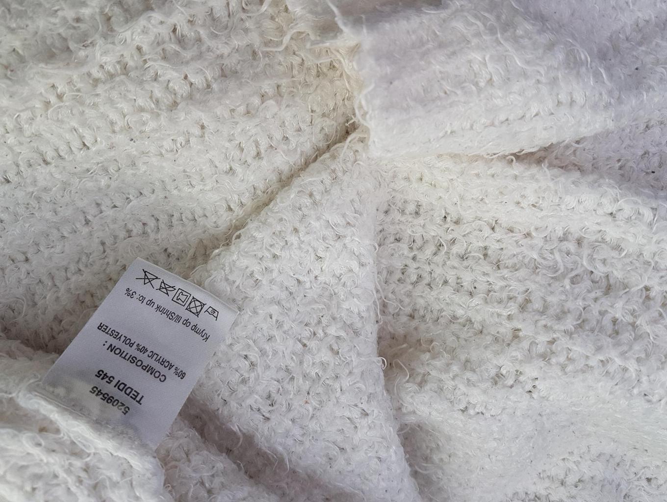 20190315_131000.jpg Ze - ze Rozmiar L Kolor Kremowy Crew Neck Sweter Długi rękaw Materiał Akryl Cienka dzianina