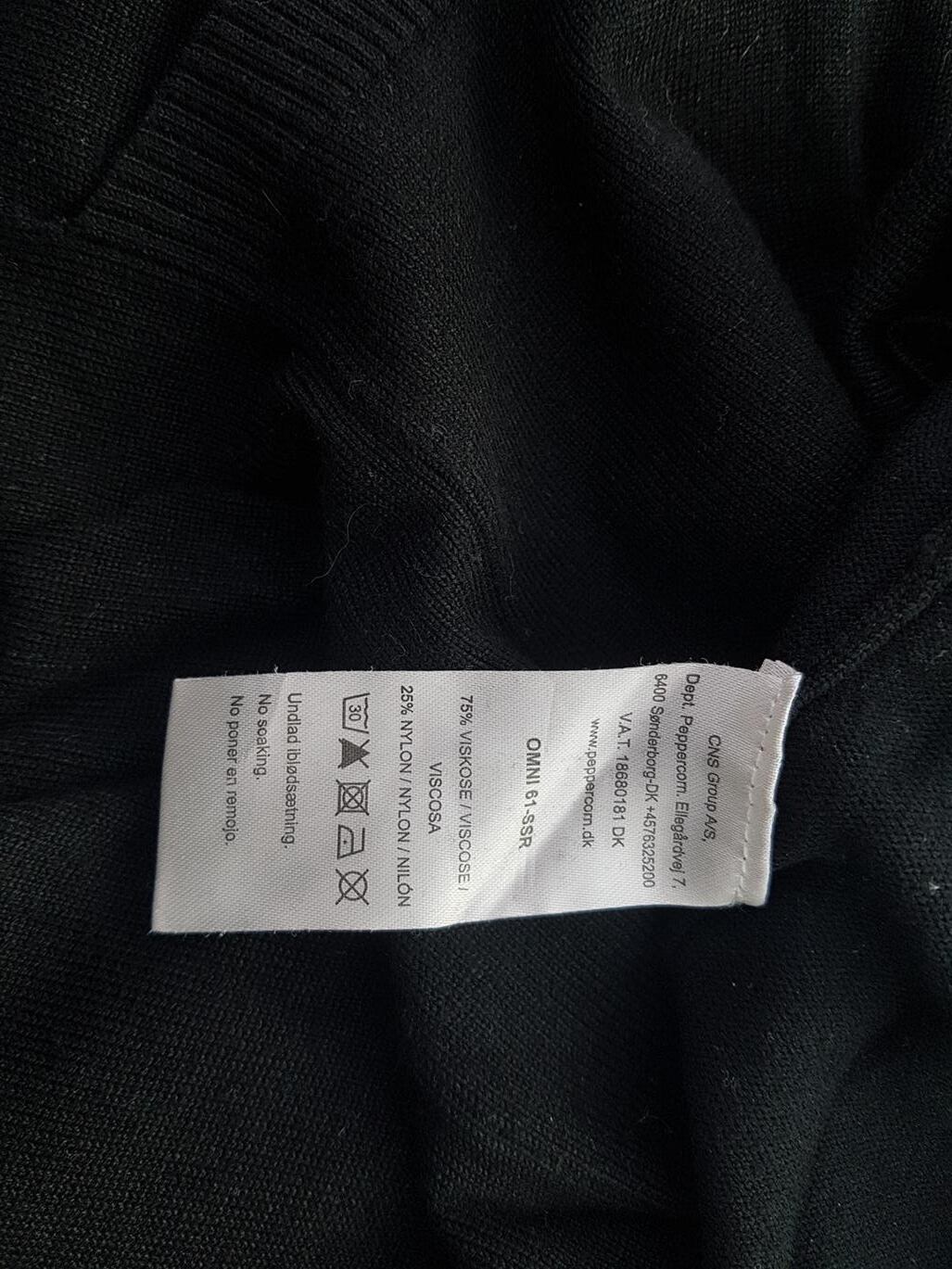 Peppercorn Rozmiar XL Kolor Czarny Golf Sukienka Sweterkowa Krótki rękaw Do Kolan Materiał Wiskoza Peppercorn Rozmiar XL Kolor Czarny Golf Sukienka Sweterkowa Krótki rękaw Do Kolan Materiał Wiskoza