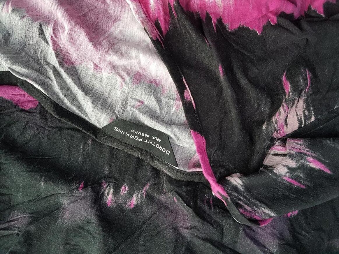 Dorothy perkins Rozmiar 48 Kolor Czarny Okrągły dekolt Sukienka Mini Krótki rękaw Krótka Materiał Wiskoza 100% Dorothy perkins Rozmiar 48 Kolor Czarny Okrągły dekolt Sukienka Mini Krótki rękaw Krótka Materiał Wiskoza 100%