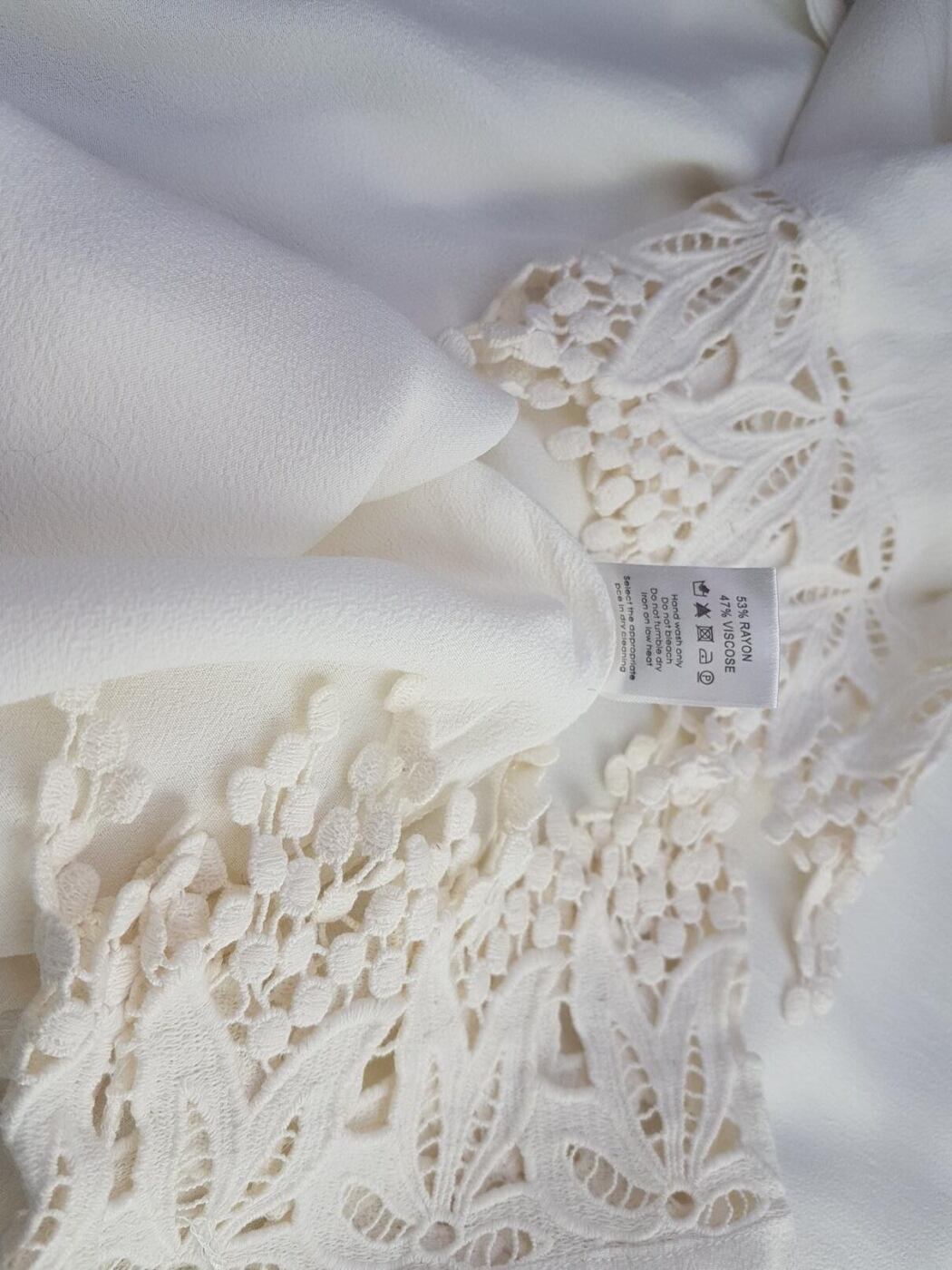 Glamorous Rozmiar M Kolor Kremowy Okrągły dekolt Sukienka Mini Długi rękaw Krótka Materiał Rayon Glamorous Rozmiar M Kolor Kremowy Okrągły dekolt Sukienka Mini Długi rękaw Krótka Materiał Rayon
