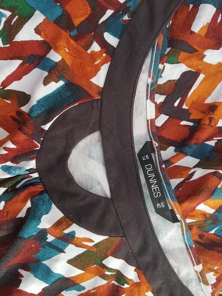 Dunnes Rozmiar 42 Kolor Brązowy Jodełka W łódkę Tunika Bluzka Rękaw 3/4 Materiał Wiskoza Dunnes Rozmiar 42 Kolor Brązowy Jodełka W łódkę Tunika Bluzka Rękaw 3/4 Materiał Wiskoza