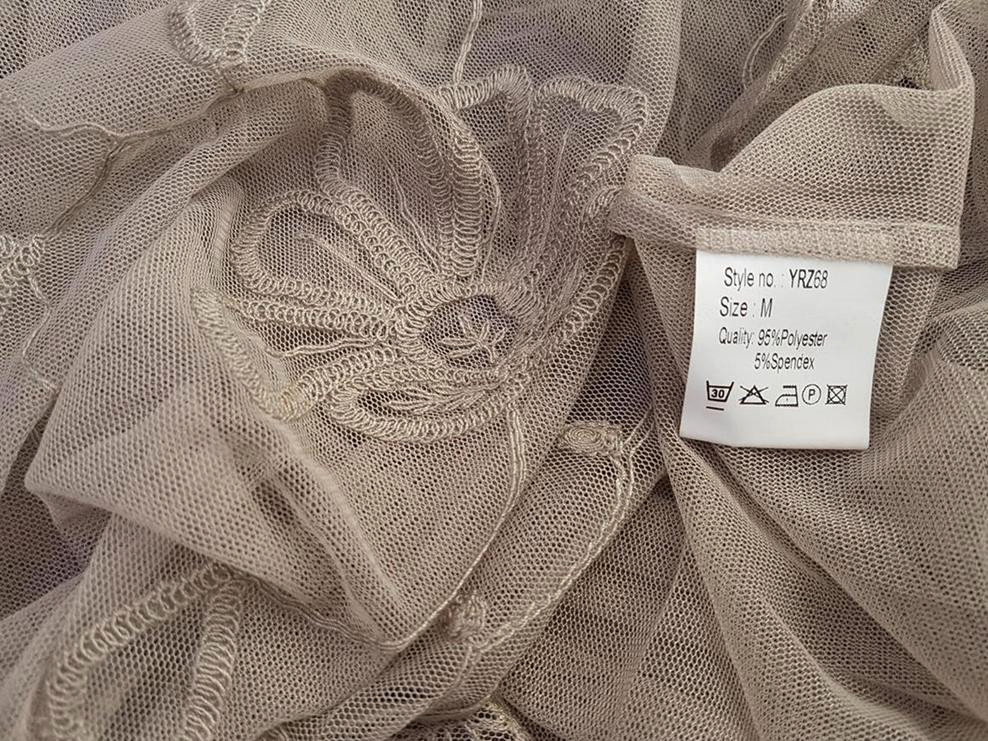 ZAY BY ZIZZI Rozmiar M W serek Sukienka Prostokątna Krótki rękaw Midi ZAY BY ZIZZI Rozmiar M W serek Sukienka Prostokątna Krótki rękaw Midi