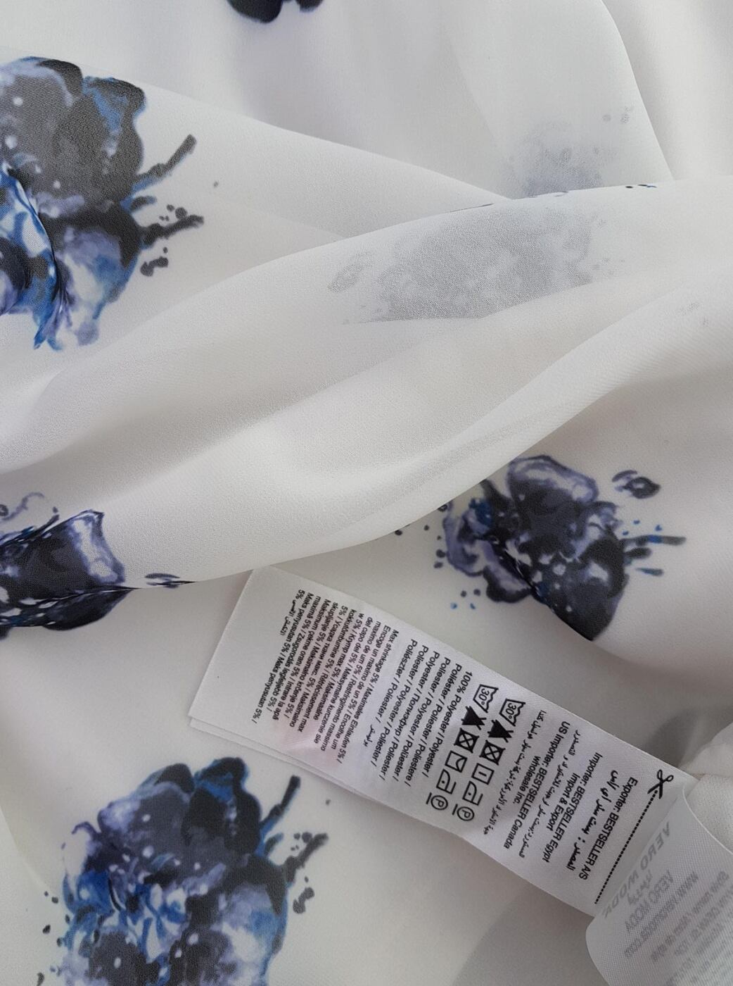 Vero moda Rozmiar M Okrągły dekolt Bluzka Bezrękawnik
