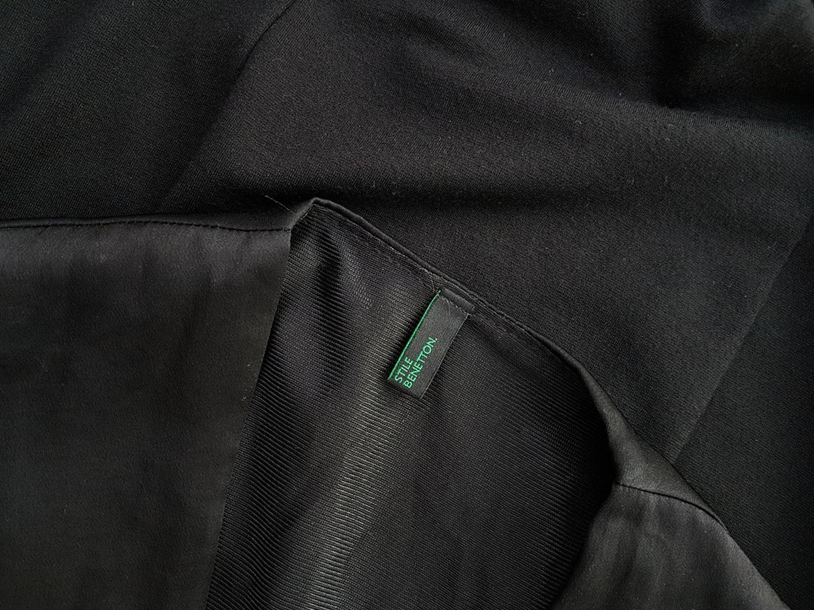 Stile Benetton Rozmiar XS Drapowany dekolt Sukienka Ołówkowa Bezrękawnik Do Kolan Stile Benetton Rozmiar XS Drapowany dekolt Sukienka Ołówkowa Bezrękawnik Do Kolan