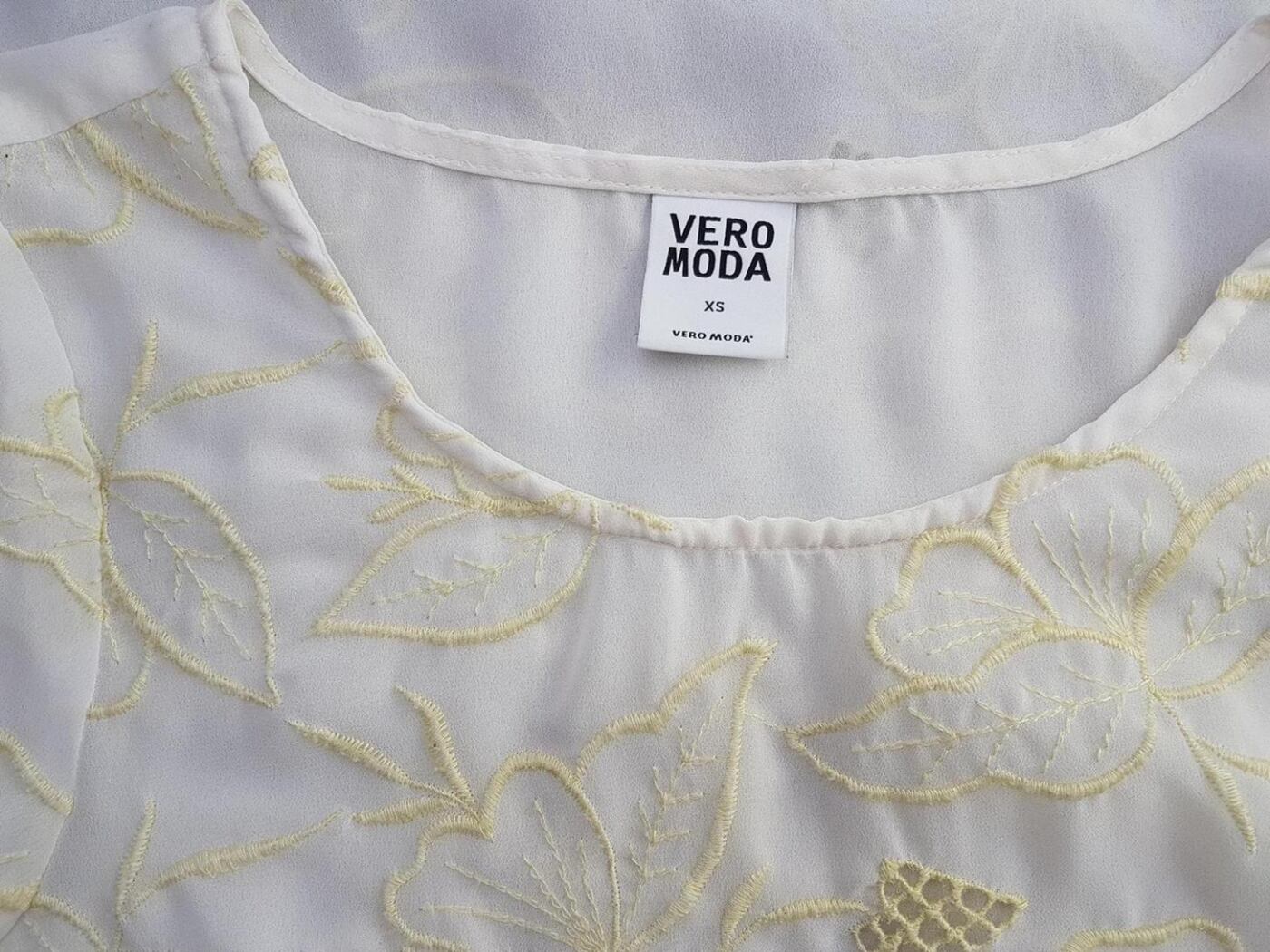 20190517_125836.jpg Vero moda Rozmiar XS Okrągły dekolt Bluzka Krótki rękaw