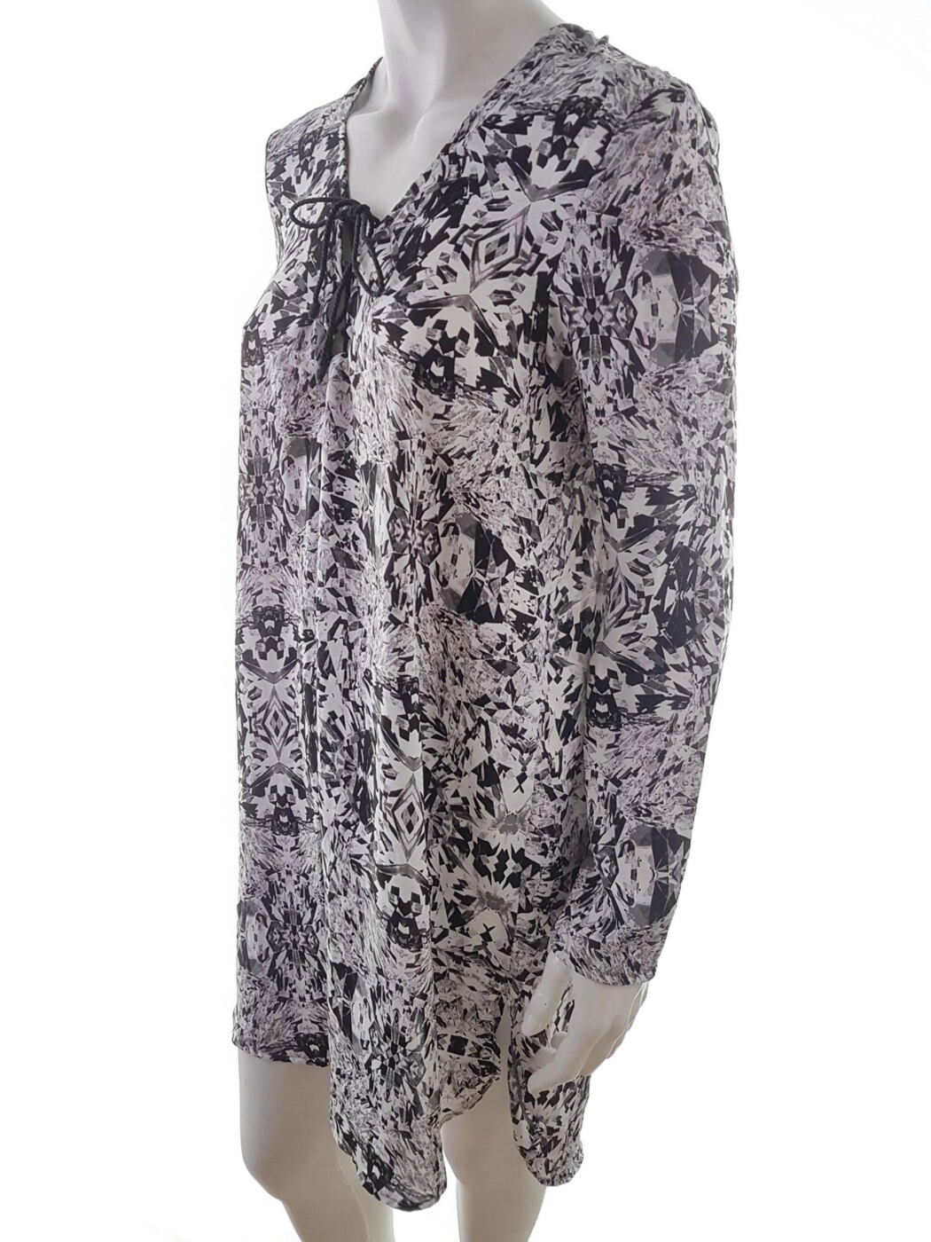 Design by KAPPAhl Rozmiar M Kolor Szary W serek Sukienka Koszulowa Długi rękaw Do Kolan Design by KAPPAhl Rozmiar M Kolor Szary W serek Sukienka Koszulowa Długi rękaw Do Kolan