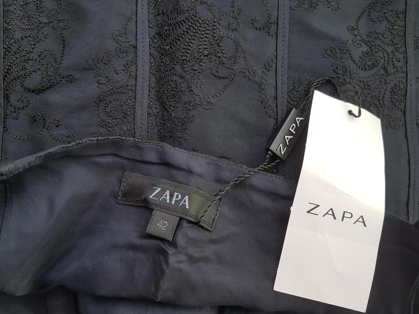 Zapa Rozmiar 42 Kolor Czarny Dekolt Serce Bluzka Bezrękawnik Materiał Jedwab