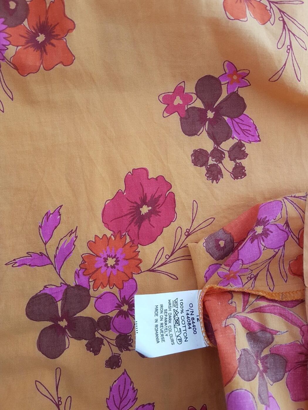 Vintage Rozmiar 12 (40) Kolor Pomarańczowy Kwadratowy dekolt Sukienka Prostokątna Krótki rękaw Do Kolan Materiał Bawełna 100% Vintage Rozmiar 12 (40) Kolor Pomarańczowy Kwadratowy dekolt Sukienka Prostokątna Krótki rękaw Do Kolan Materiał Bawełna 100%
