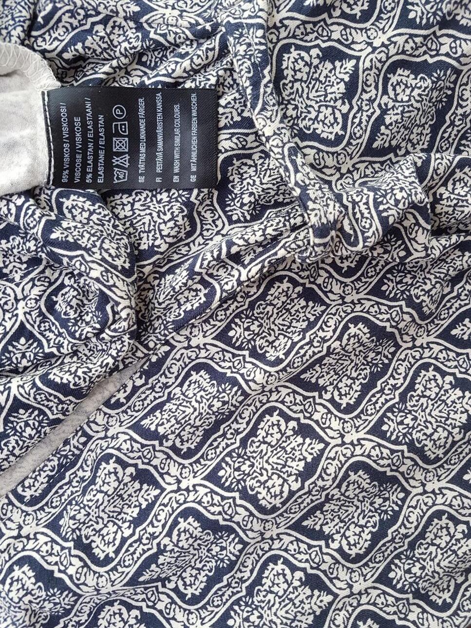 Indiska Rozmiar S Kolor Granatowy W serek Sukienka Zawijana Krótki rękaw Midi Materiał Wiskoza