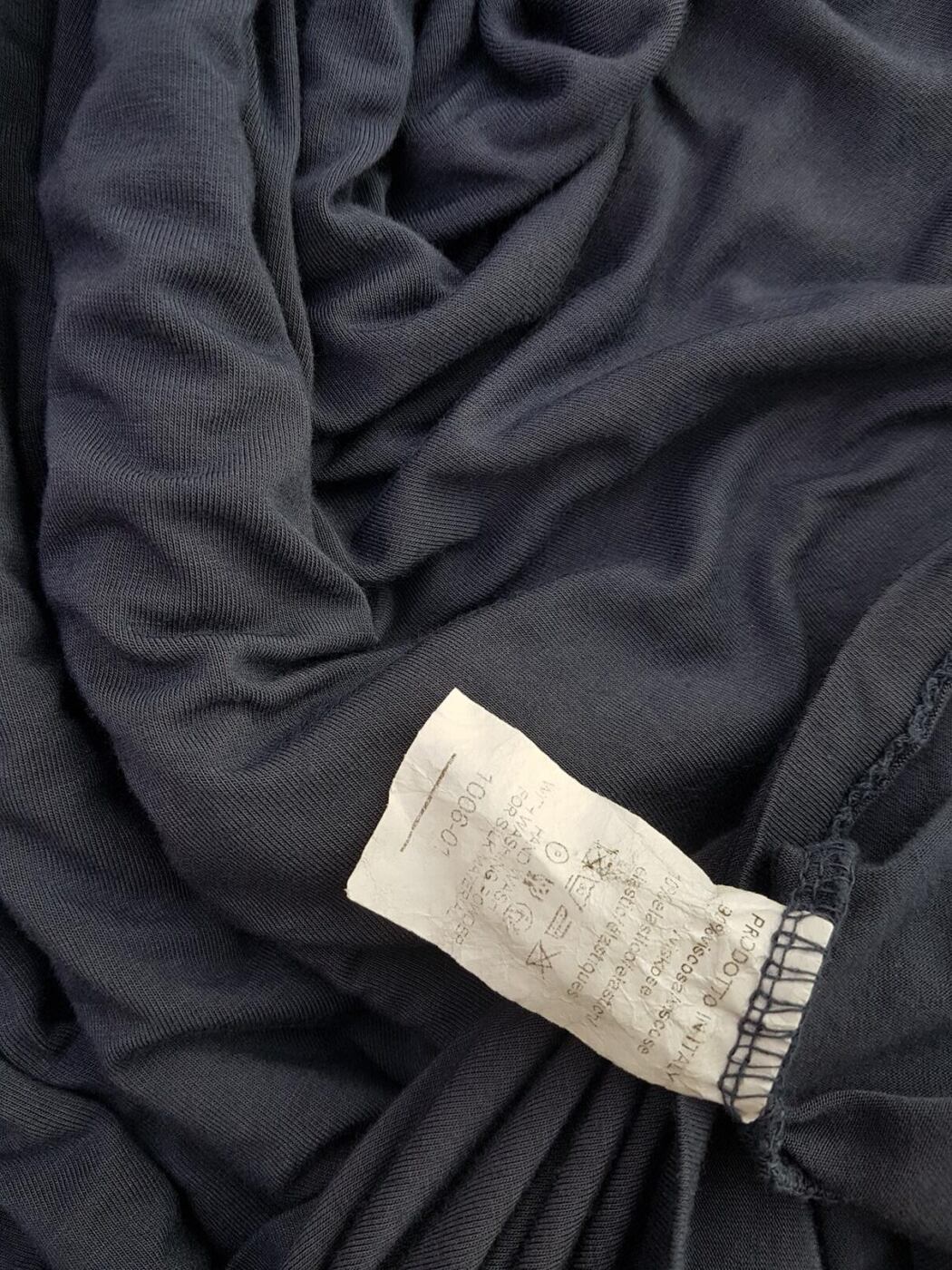 ITALY Rozmiar L Kolor Granatowy Dekolt U Tunika Bluzka Krótki rękaw Materiał Wiskoza ITALY Rozmiar L Kolor Granatowy Dekolt U Tunika Bluzka Krótki rękaw Materiał Wiskoza